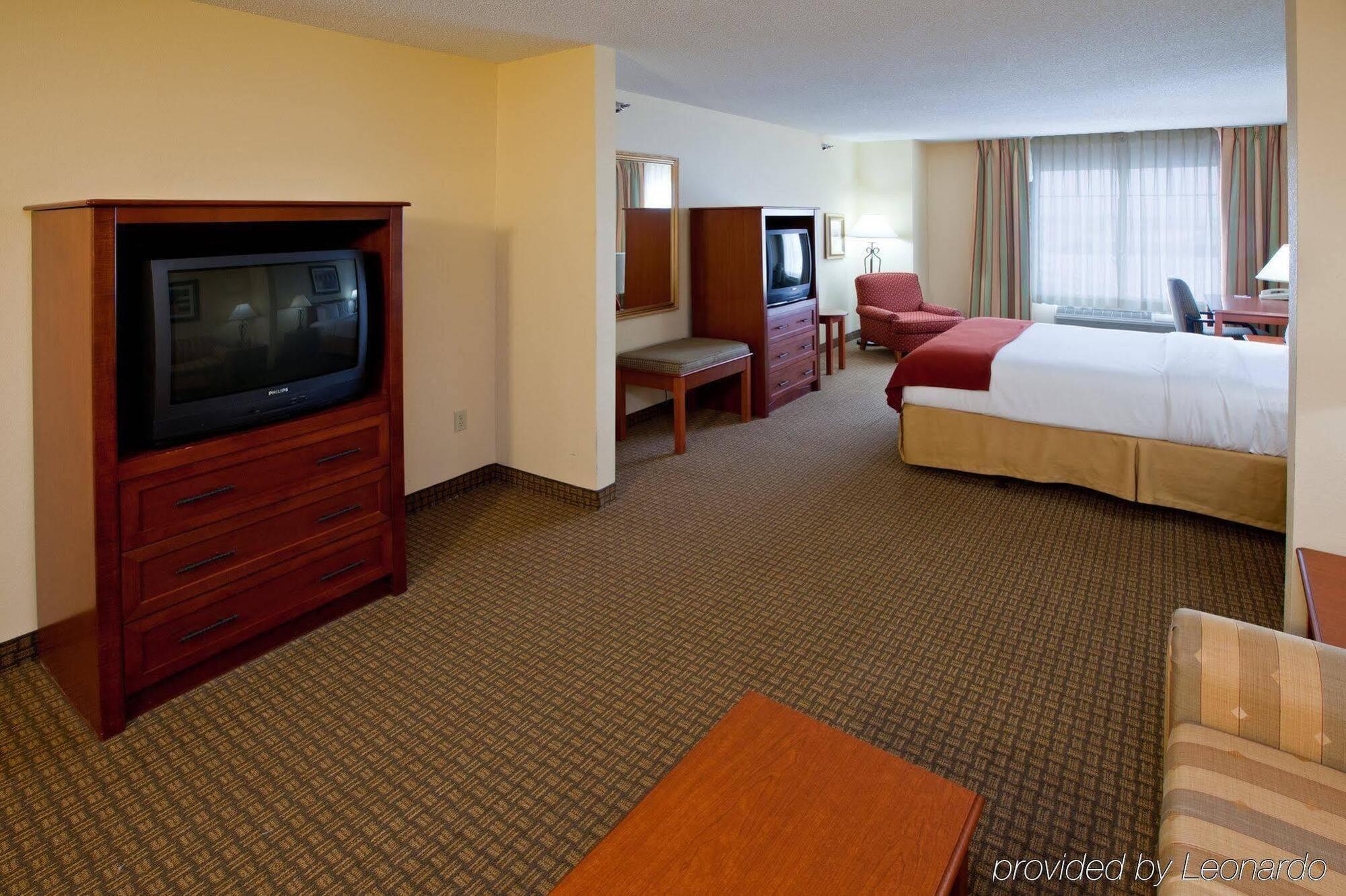 Holiday Inn Express Hotel & Suites Greenville, An Ihg Hotel Экстерьер фото